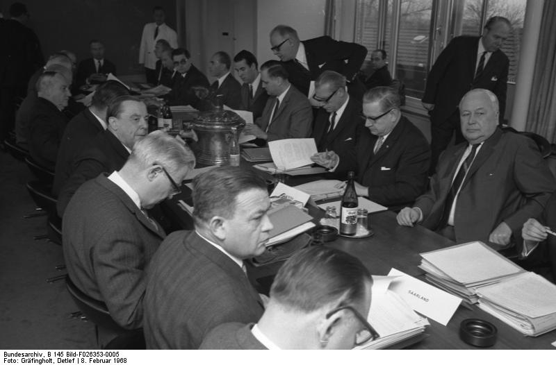 File:Bundesarchiv B 145 Bild-F026353-0005, Bonn, Konferenz der Ministerpräsidenten.jpg