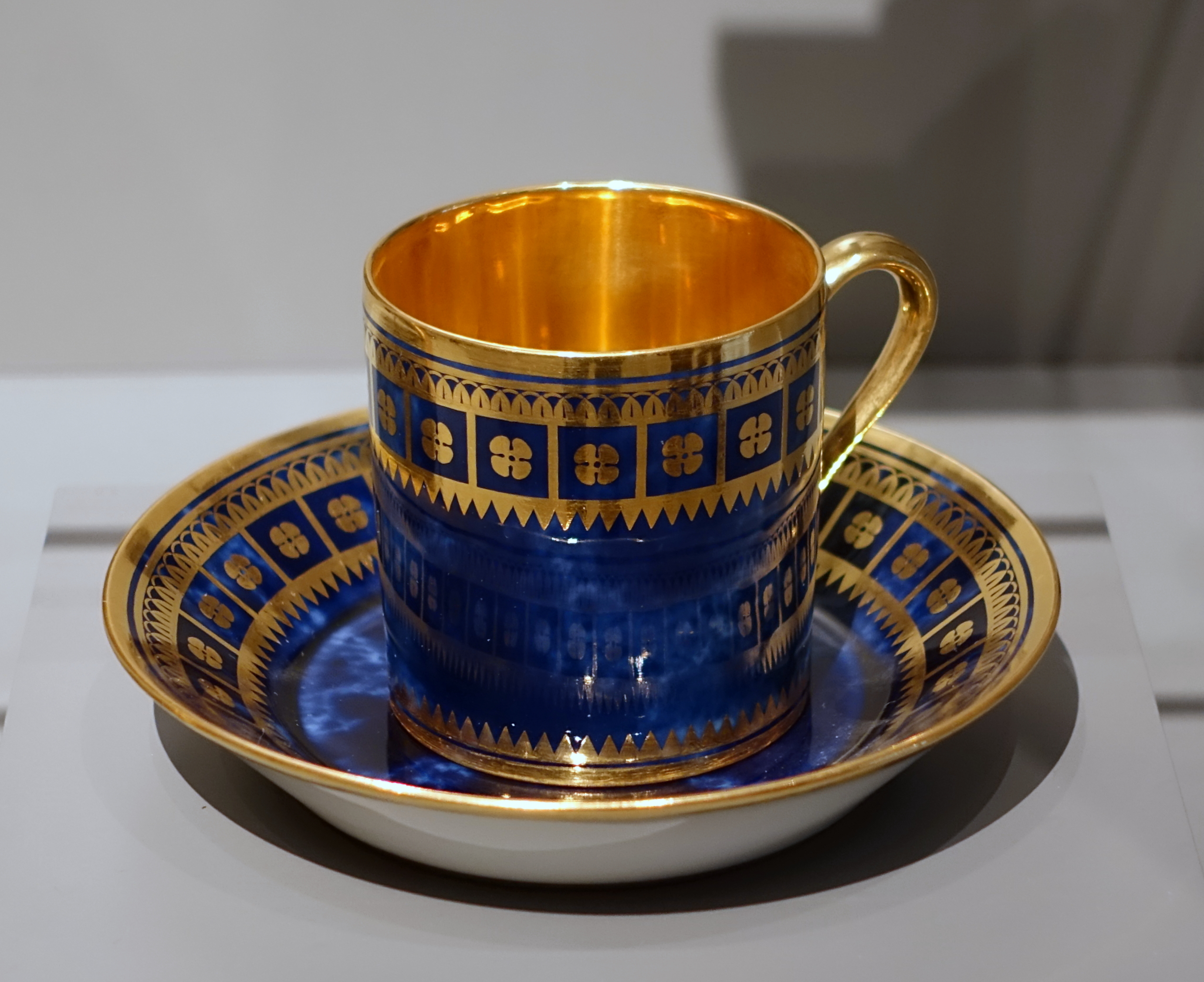 File:Cup and saucer, Sèvres Porcelain Factory, 1814-1824, hard-paste porcelain - Wadsworth Atheneum - Hartford, CT - DSC05517.jpg - Wikimedia Commons
