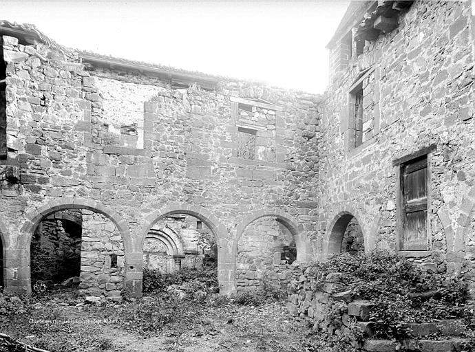 File:Eglise Saint-Saturnin - Clocher - Chanteuges - Médiathèque de l'architecture et du patrimoine - APMH00011976.jpg