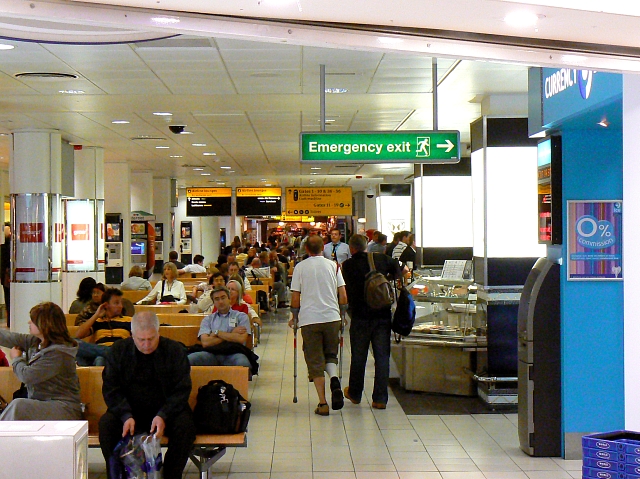 File:Inside Terminal 2 London Heathrow airport - geograph.org.uk - 568850.jpg