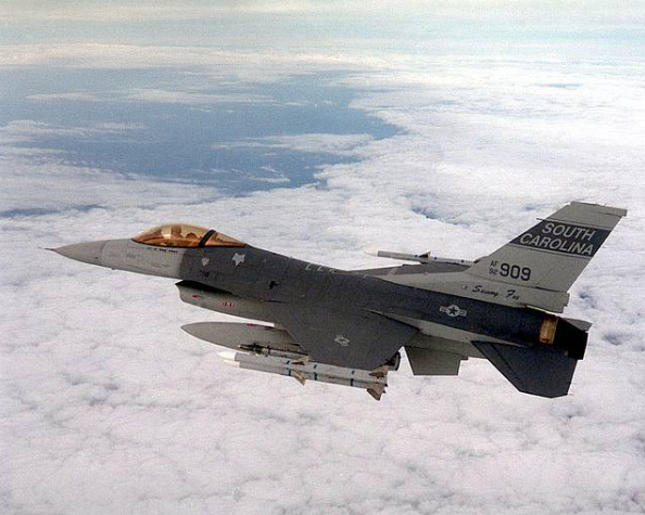 File:Lans Stout - F-16CJ Swamp Fox In-Flight.png