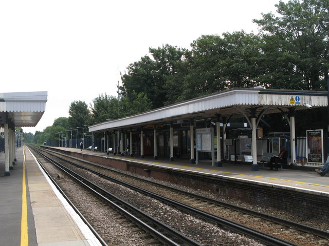 Lee railway station