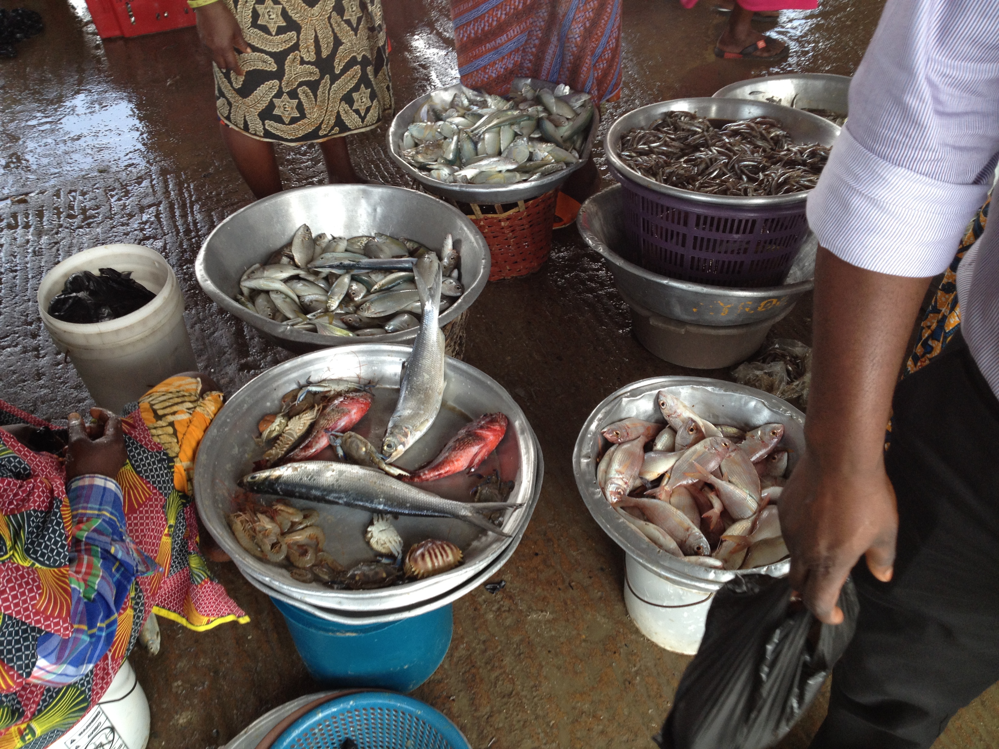 File:Fish seller in market, Ghana.jpg - Wikipedia