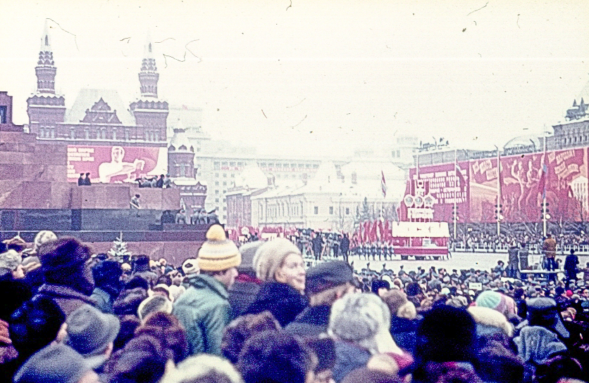 Москва 7 выпуск. Парад Победы 1985 года на красной площади в Москве. Парад Победы 1990 года на красной площади в Москве. Парад Победы красная площадь 1990. Парад Победы 1987 года на красной площади в Москве.