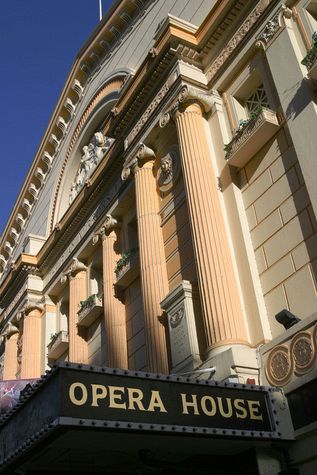 <span class="mw-page-title-main">Manchester Opera House</span> English commercial touring theatre