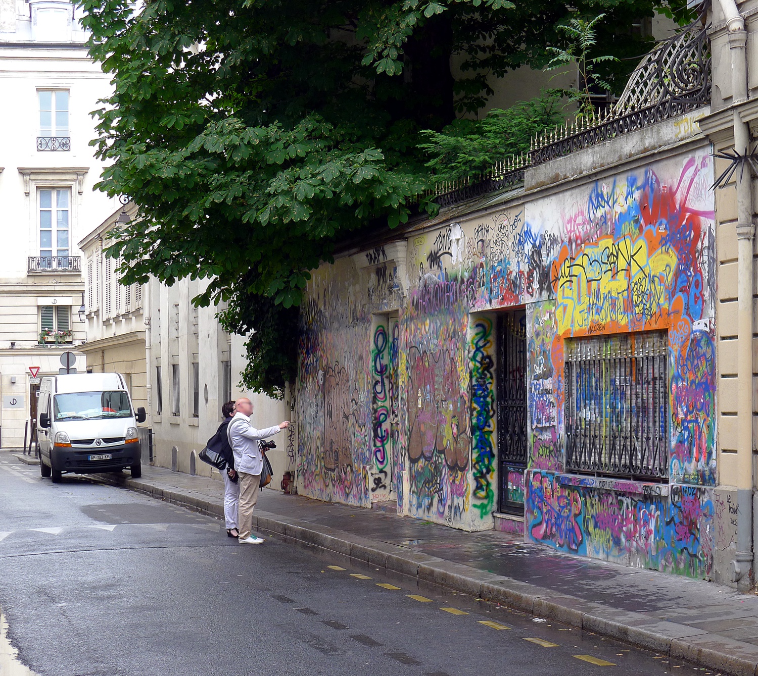 RUE DE VERNEUIL（リュ ドゥ ベルヌイユ）