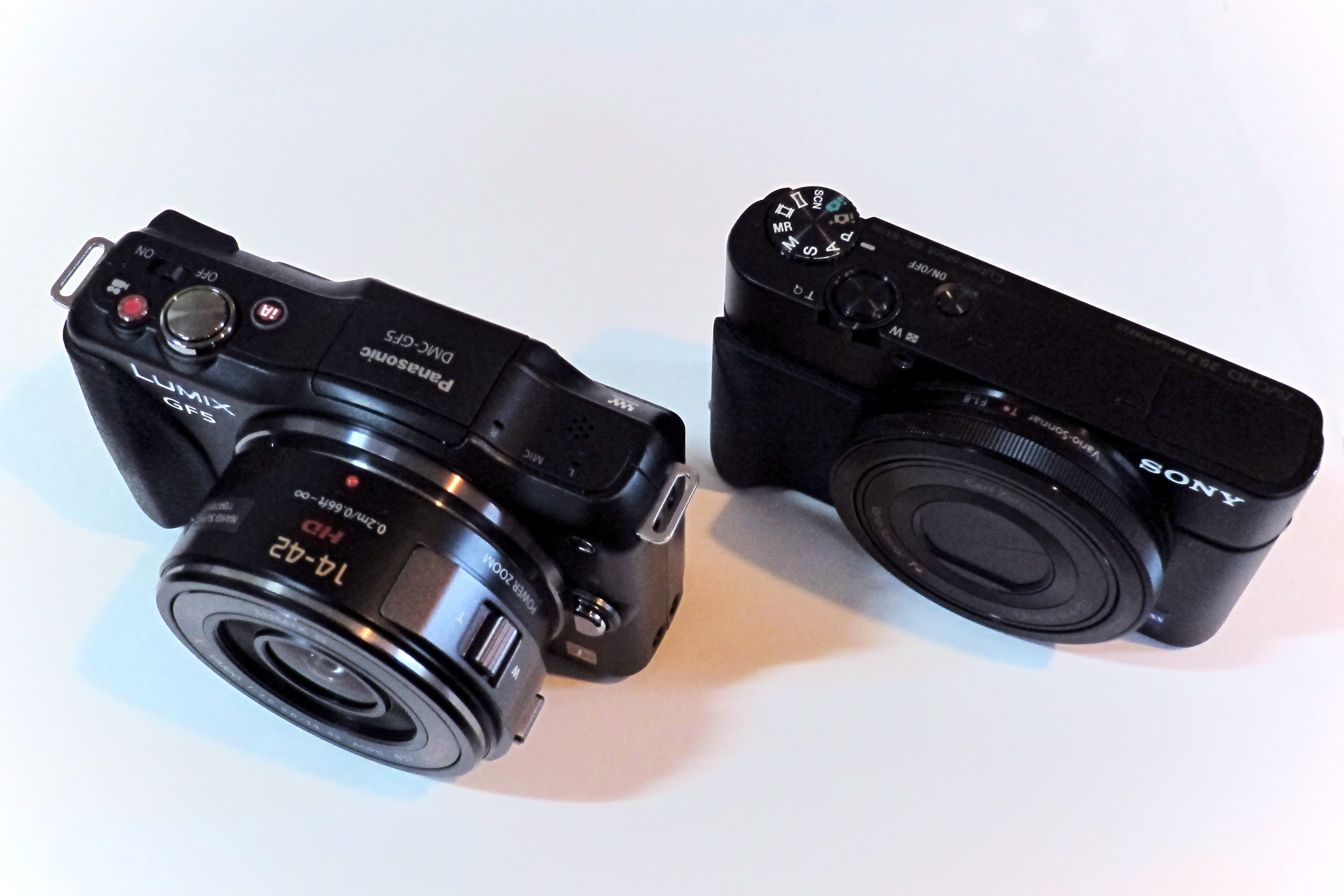 File:Panasonic Lumix Sony RX100 01-r.jpg - Wikimedia Commons