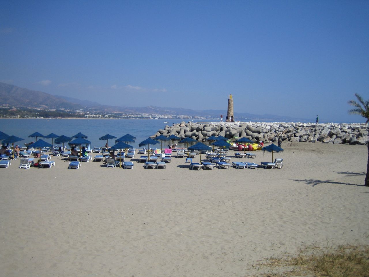 File:Playa de Puerto Banús.jpg - Wikipedia