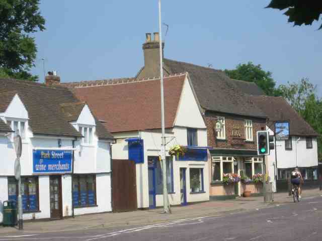 File:Pub in Park Street Herts. - geograph.org.uk - 28024.jpg