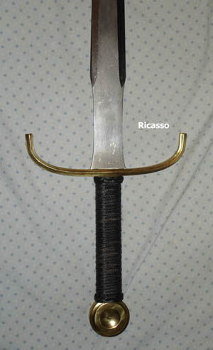 <span class="mw-page-title-main">Ricasso</span> Unsharpened length of blade between the guard or handle on a knife