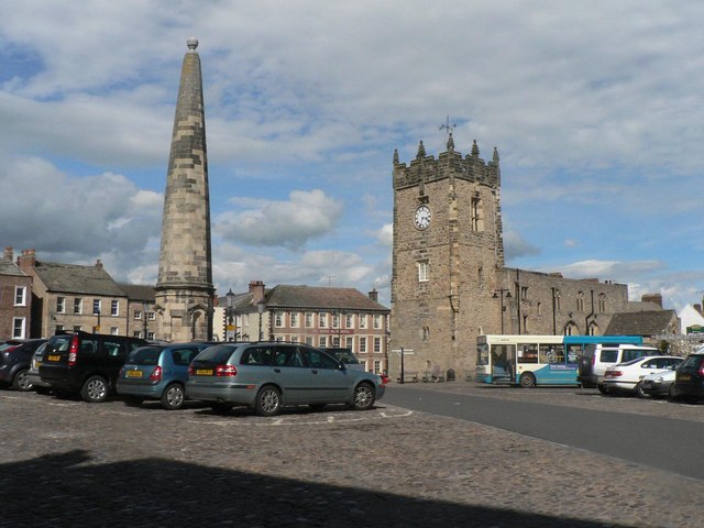 File:Richmond, market place and Holy Trinity Church - geograph.org.uk - 798904.jpg