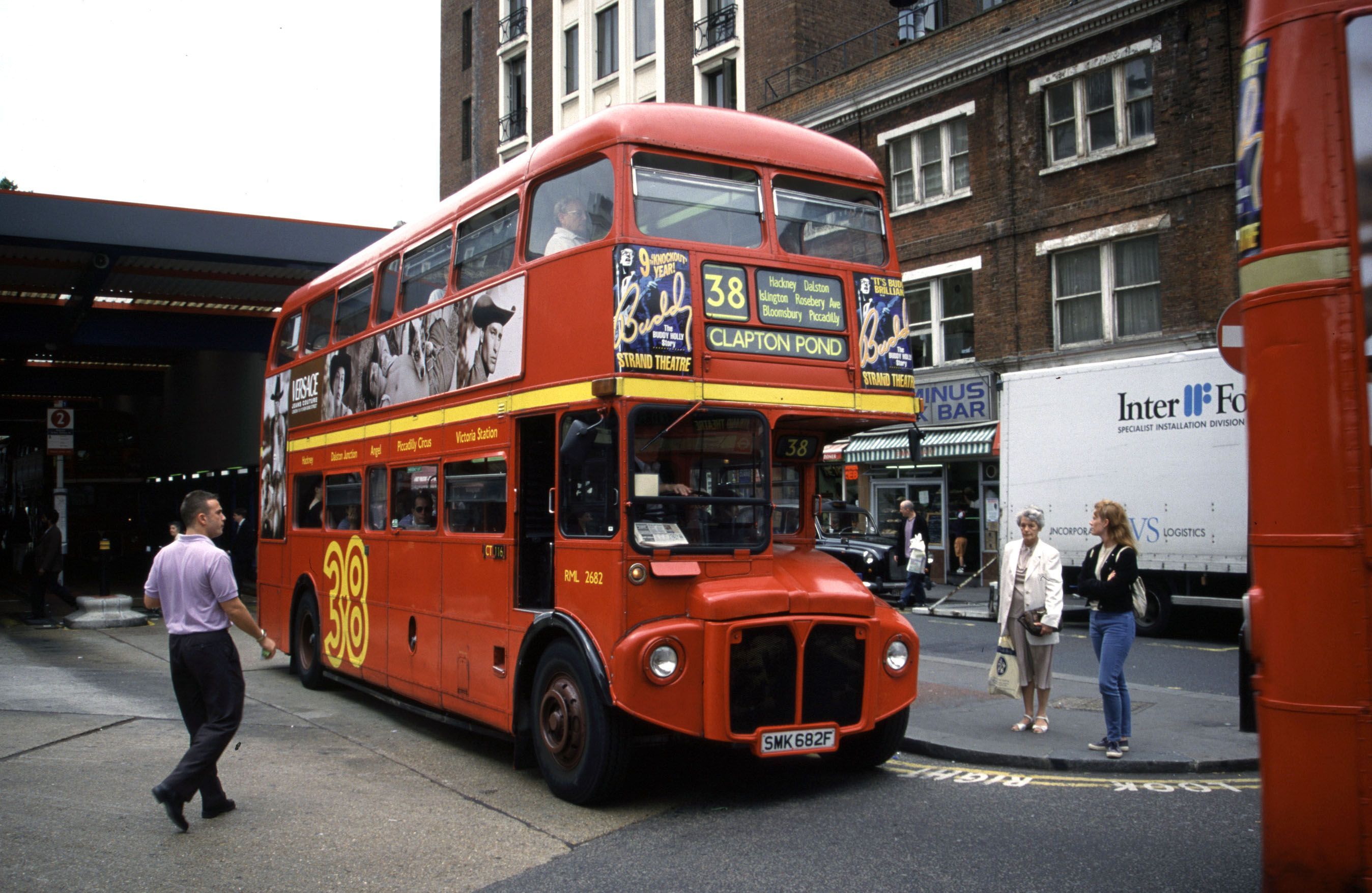 de sneeuw Voorrecht Feodaal London Buses route 38 - Wikiwand