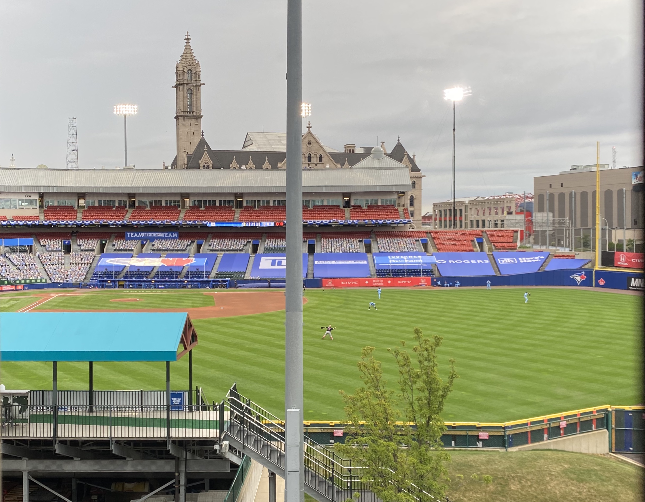 File Sahlen Field Buffalo New York With Blue Jays Branding And Players Warming Up August Jpeg Wikimedia Commons