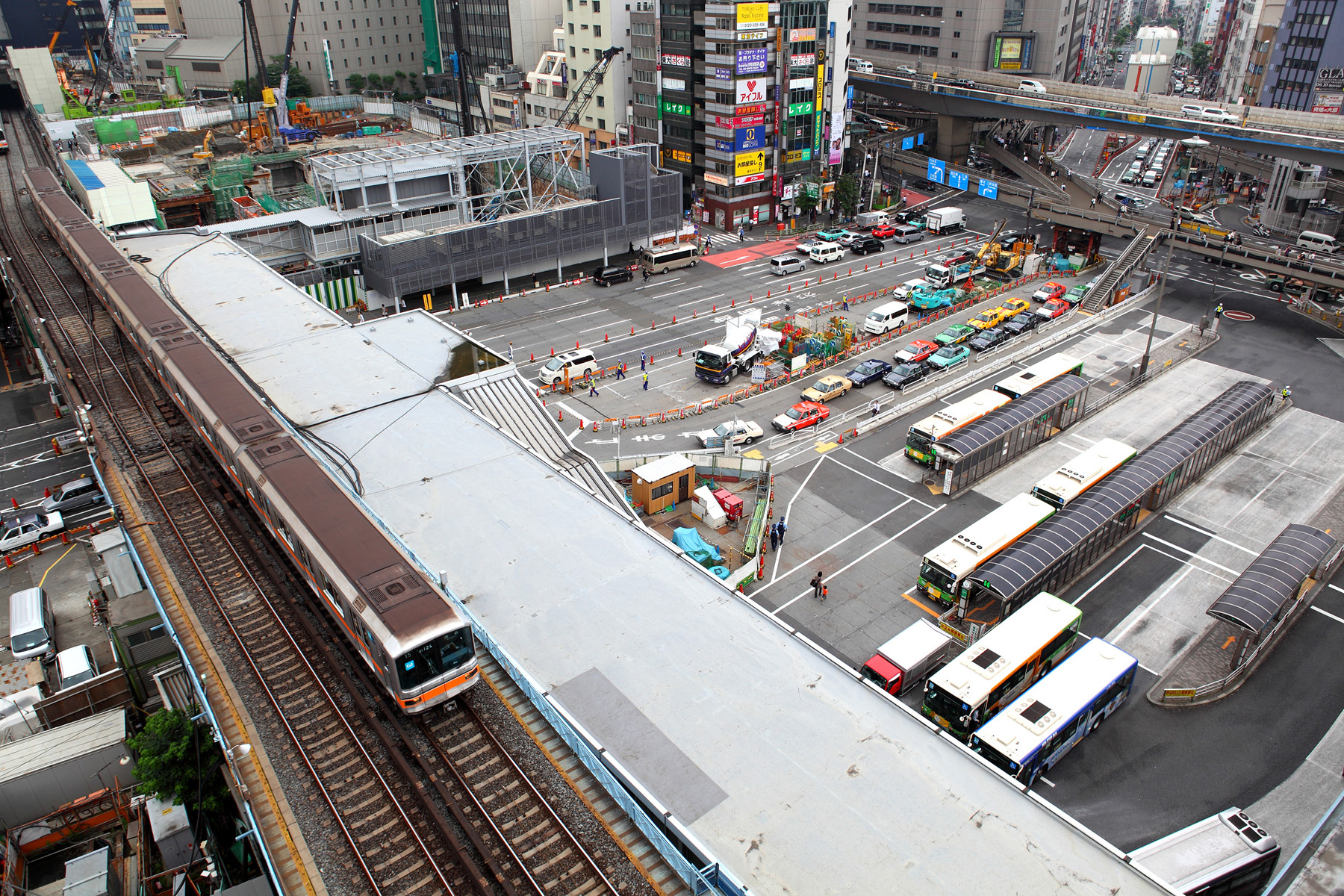 Tokyo station. Станция Сибуя в Токио. Станция Шибуя Япония. Железнодорожная станция Сибуя. Железнодорожная станция Токио.