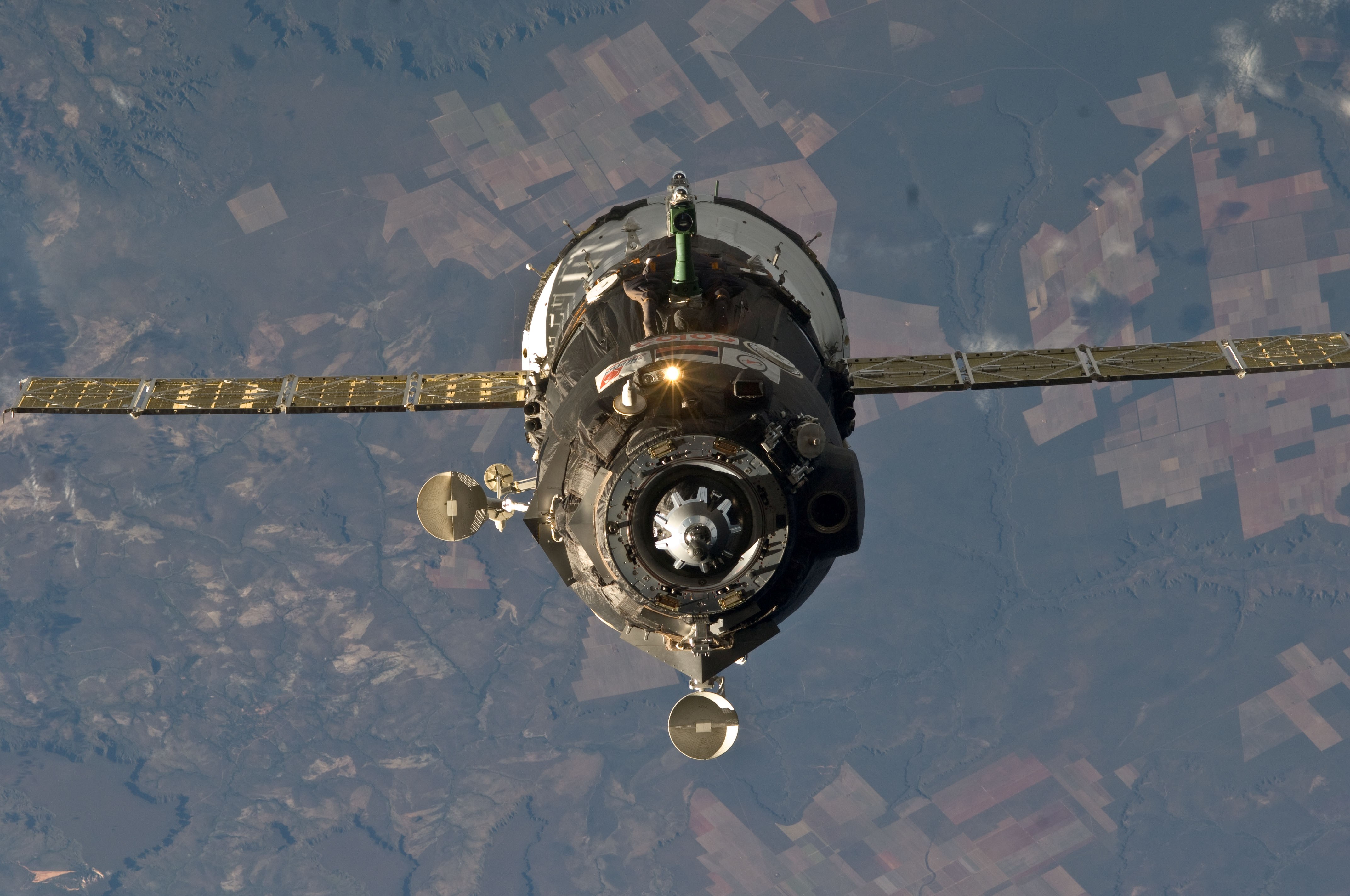 Фото космического корабля в космосе