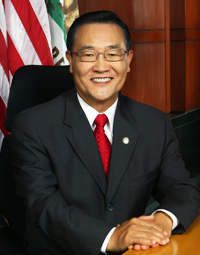 File:Steven Choi Official City Portrait.jpg