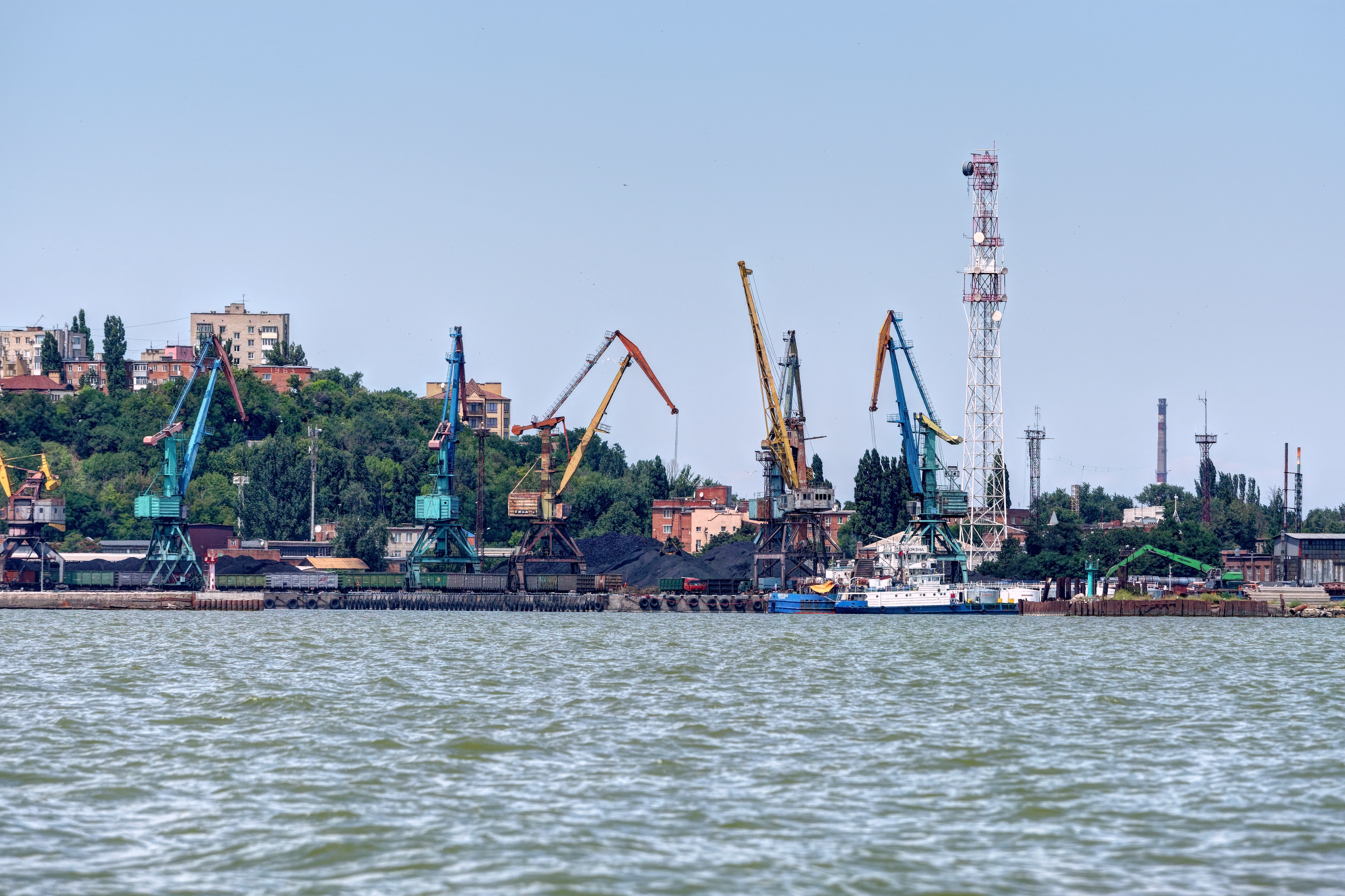 Taganrog azovseaports ru уровень. Порт Таганрога сверху. Таганрог порт фото. Таганрог портовый парк. Порт Приазовье Таганрог.