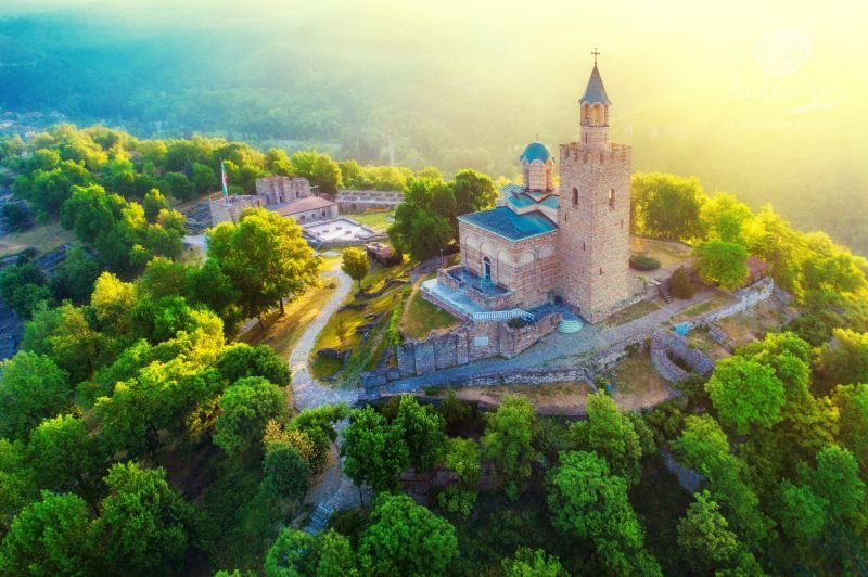 File:The fortress of Tarnovgrad and Tsarevets.jpg