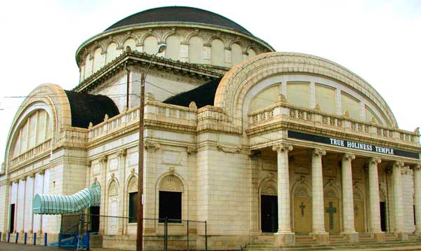 File:True Holiness Temple on East Superior Ave. in Cleveland, Ohio.jpg