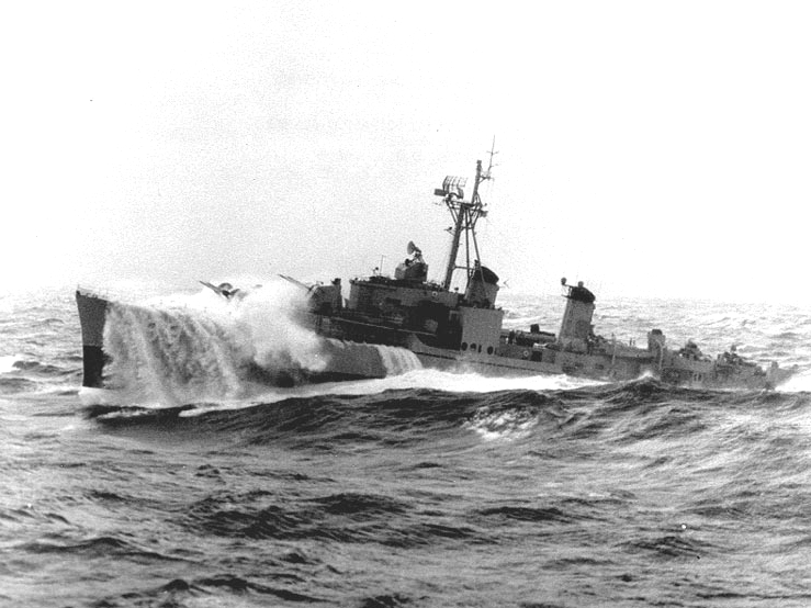 File:USS Waldron (DD-699) underway in heavy seas on 30 September 1953 (NH 96833).jpg