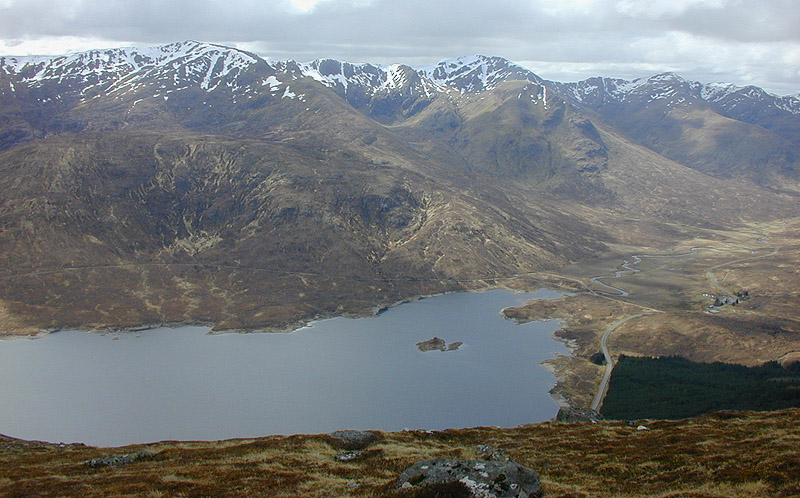 File:View down to Loch Cluanie - geograph.org.uk - 1720147.jpg