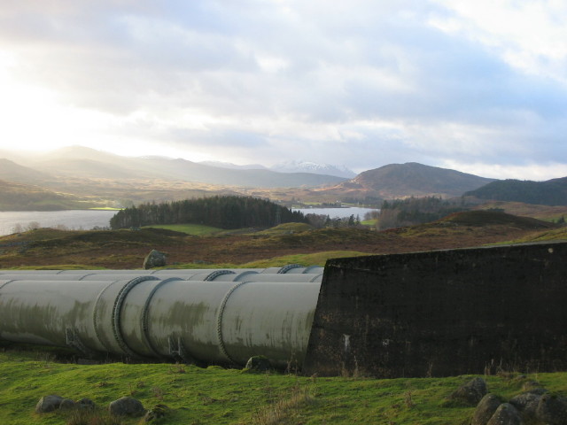 File:Water Pipes above Loch Rannoch - geograph.org.uk - 548384.jpg