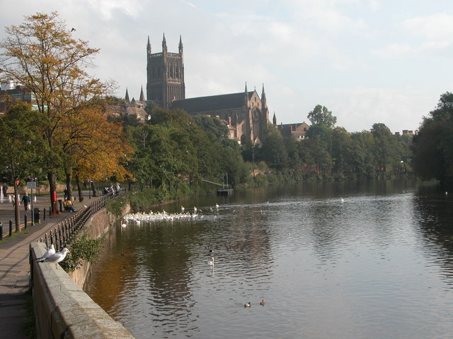 Kathedrale von Worcester jenseits des Severn