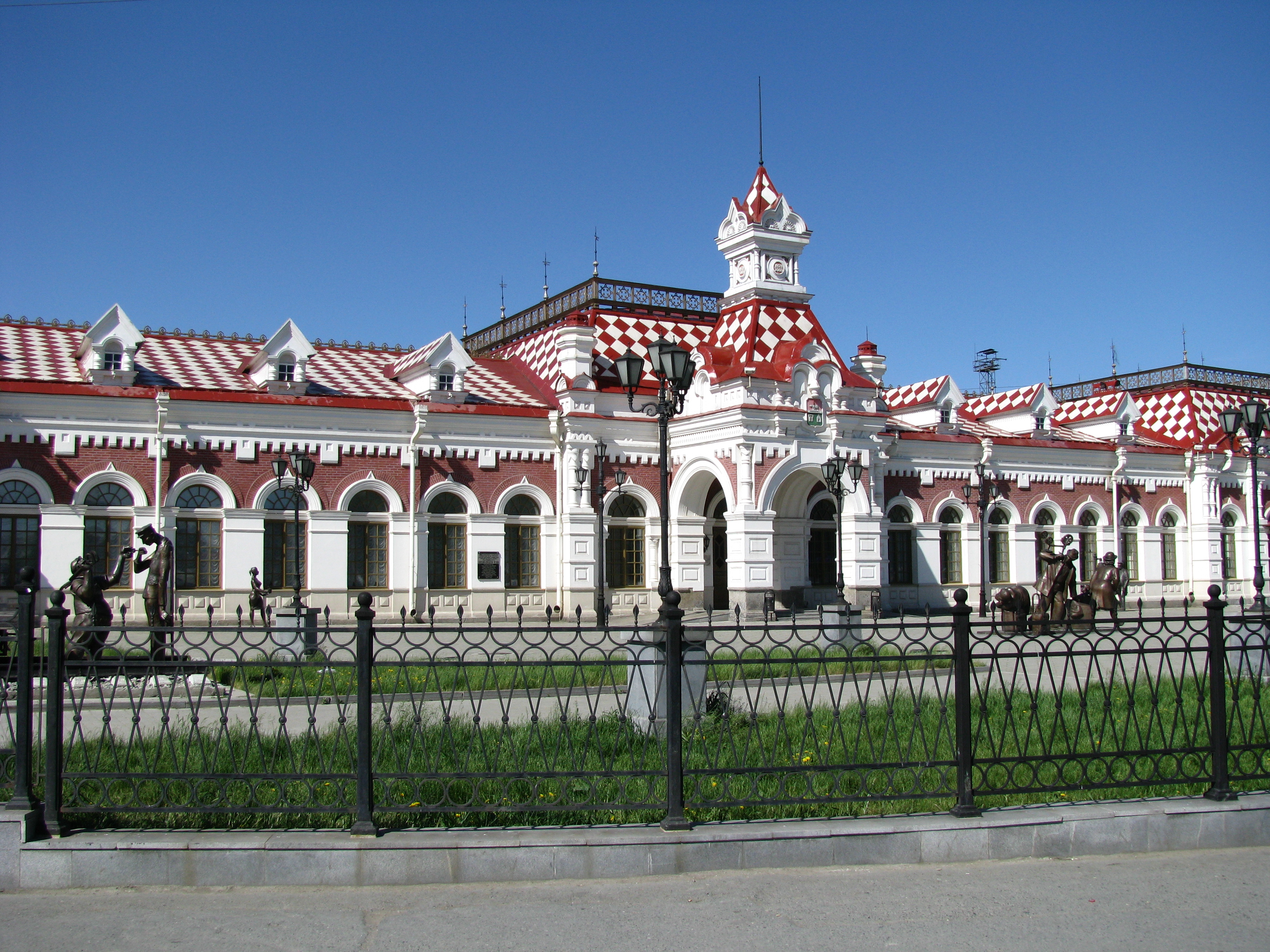 Старый вокзал (музей Свердловской железной дороги) стиль архитектуры