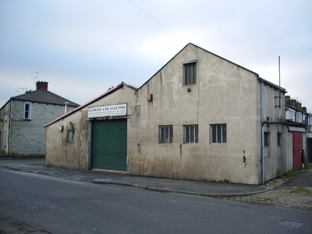 File:"Ultimate Car Valeting" Lower Clough Street, Barrowford - geograph.org.uk - 696872.jpg