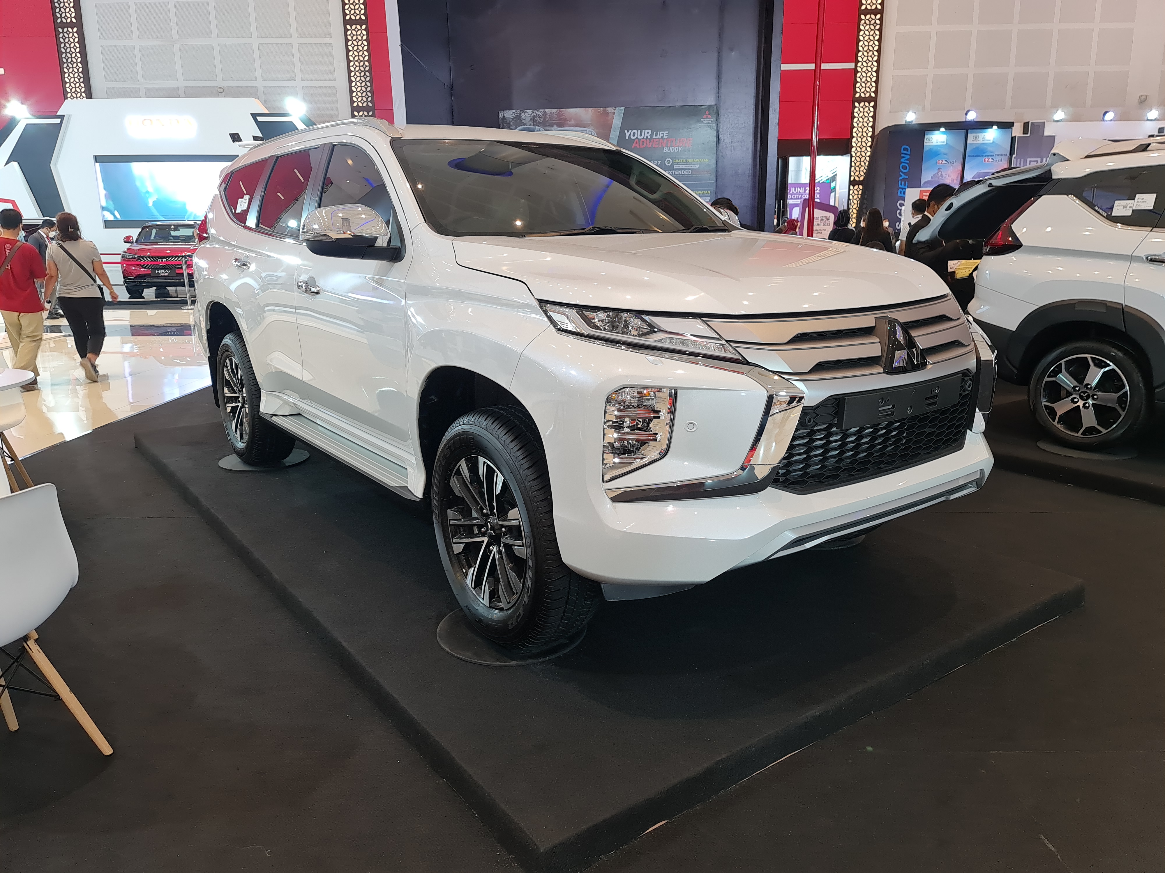 pajero sport white 2022