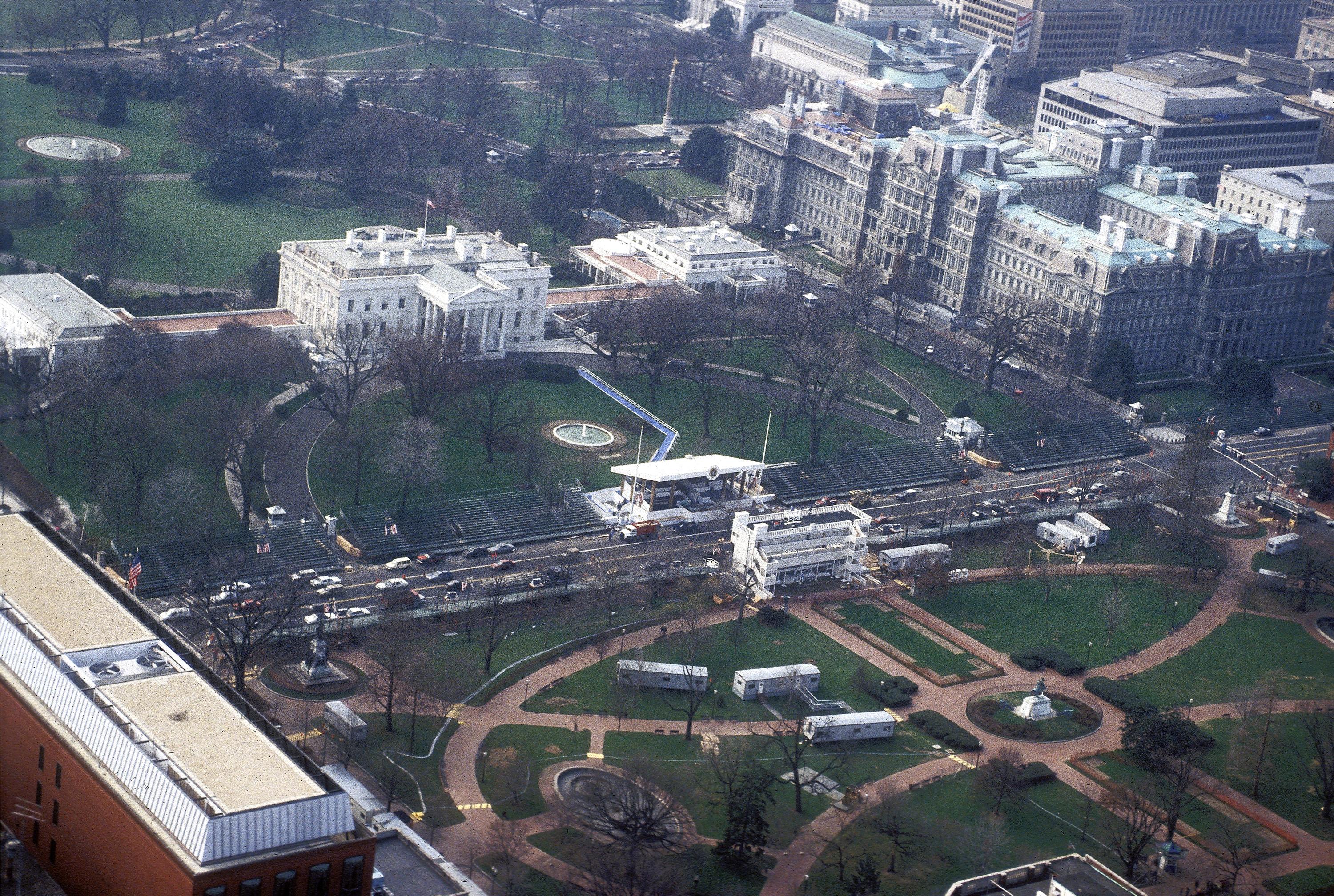 Aerial_Photography_William_J_Clinton_Presidential_Inauguration%2C_aerial_of_White_House