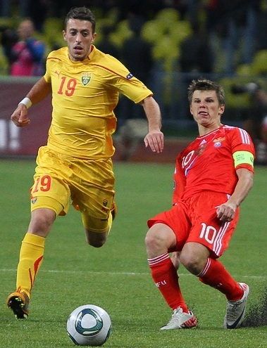 File:Agim Ibraimi and Arshavin 2011.jpg