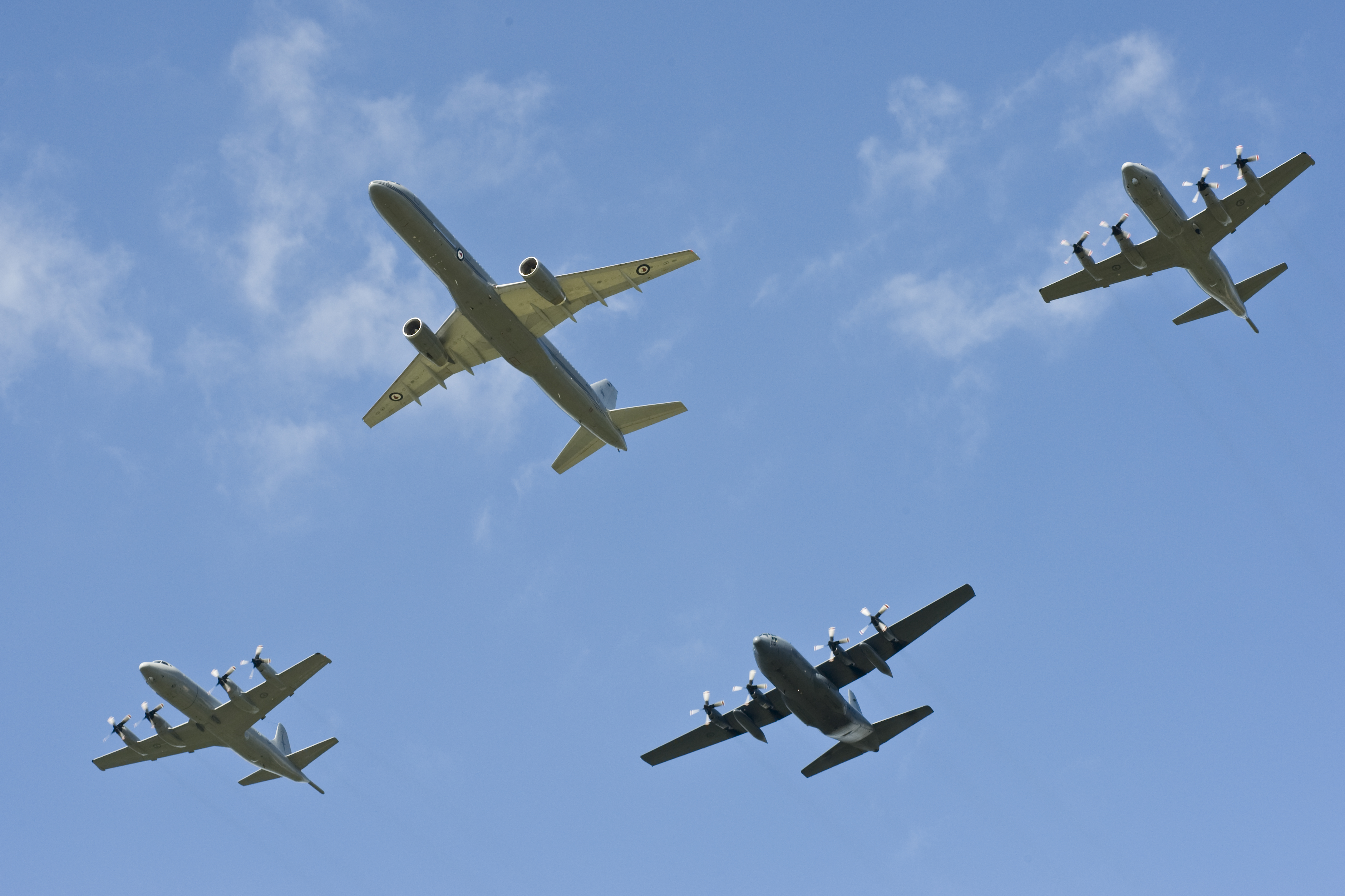 https://upload.wikimedia.org/wikipedia/commons/e/e4/Air_Force_%22Formation_Thunder%22_-_Flickr_-_NZ_Defence_Force.jpg