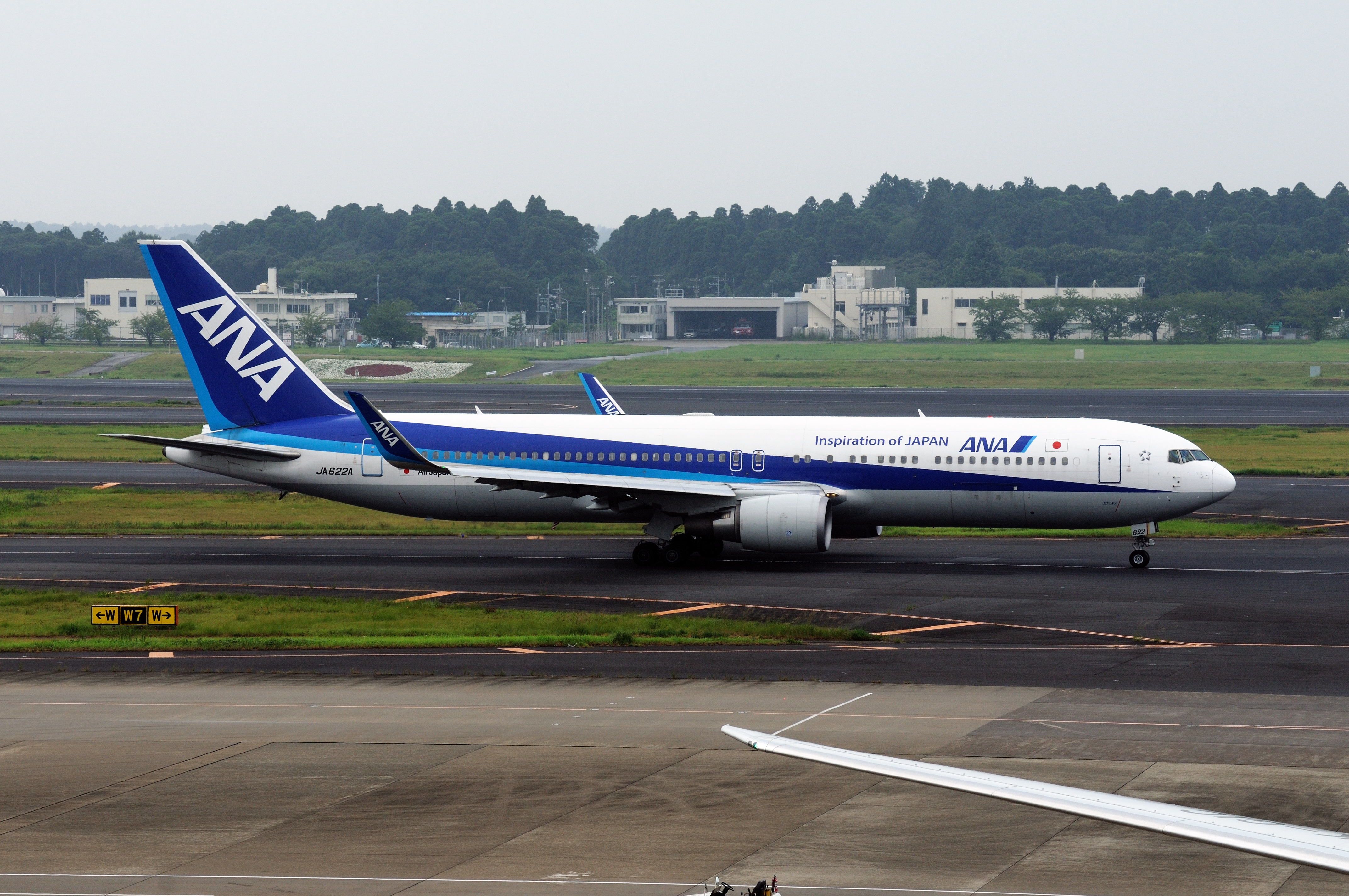 ファイル:All Nippon Airways Boeing 767-381-ER (WL) (JA622A-40567-1000)  (20378798080).jpg - Wikipedia