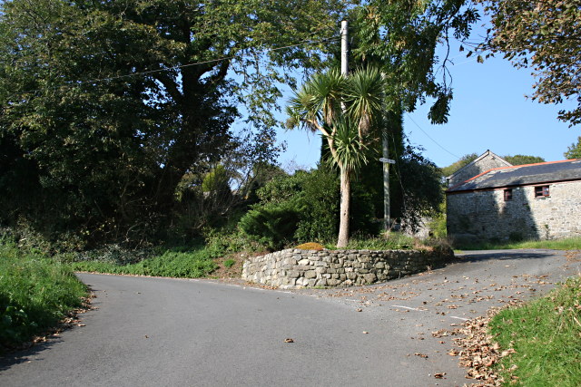 File:At the Entrance to Trenance Farm - geograph.org.uk - 974949.jpg