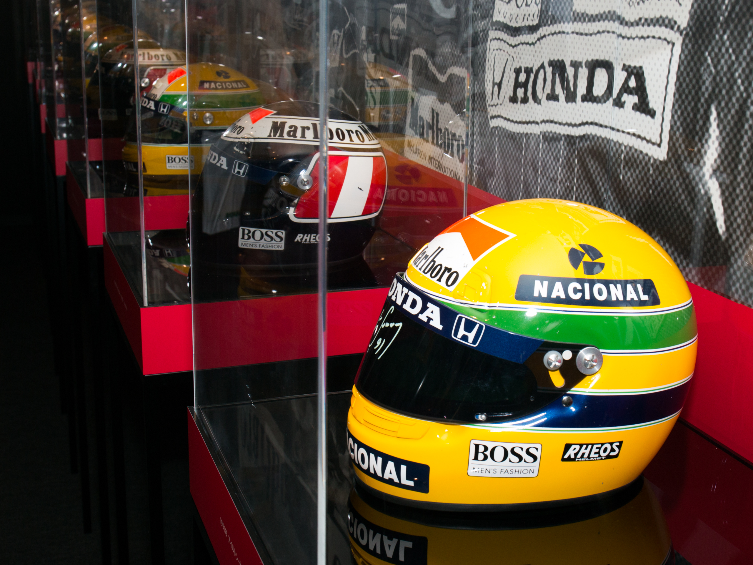 File Ayrton Senna 1991 Helmet Top Left2 2015 Honda F1 Exposition Jpg Wikimedia Commons