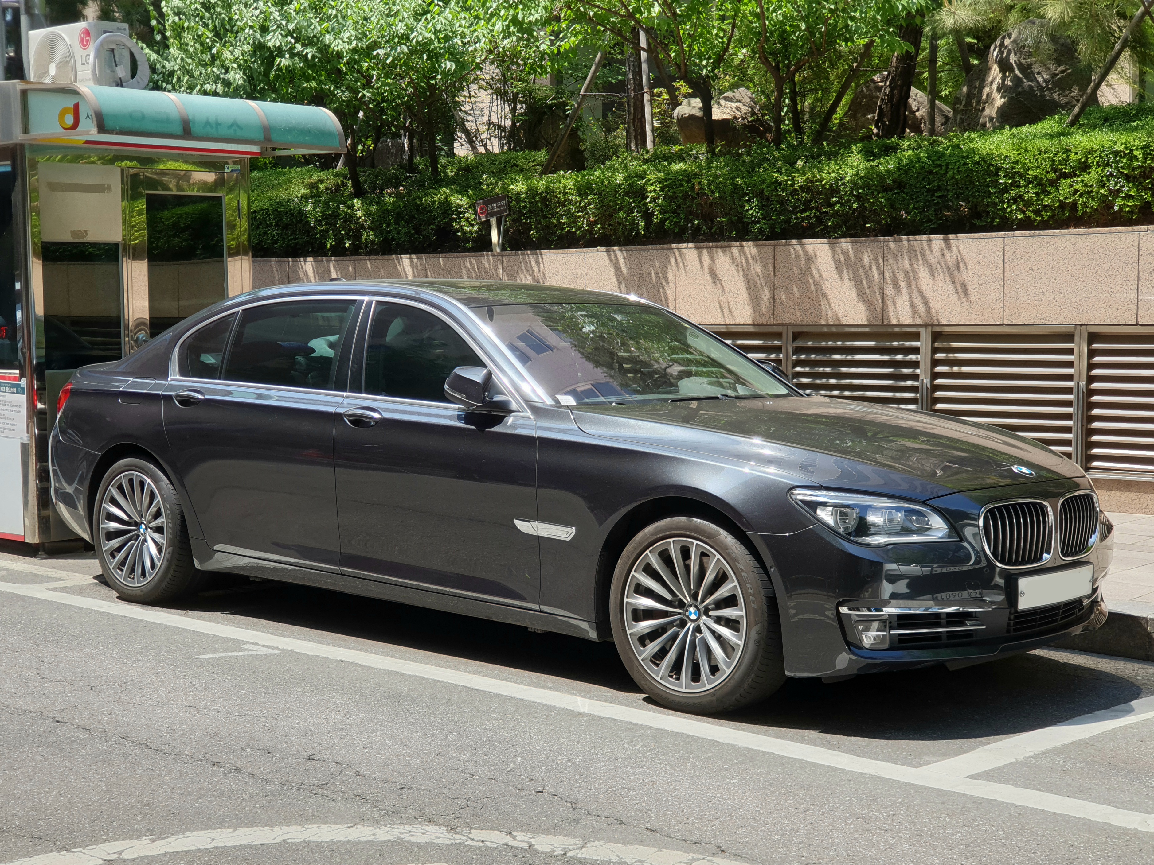 BMW 750li Rose Quartz Edition