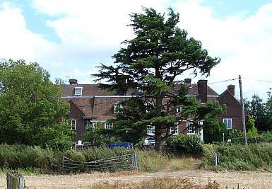 File:Bunce Court - geograph.org.uk - 213855.jpg