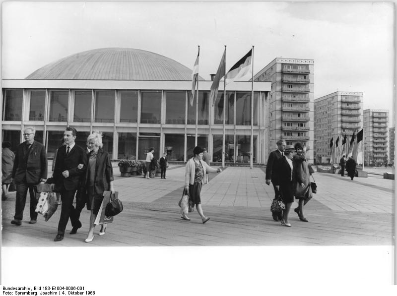 File:Bundesarchiv Bild 183-E1004-0006-001, Berlin, Alexanderplatz, Kongresshalle.jpg