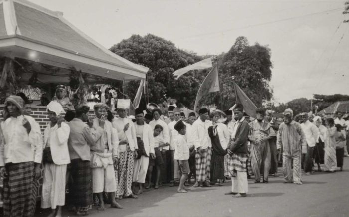 File:COLLECTIE TROPENMUSEUM Optocht ter gelegenheid van het huwelijk van Prinses Juliana en Prins Bernhard Bandoeng TMnr 60051153.jpg