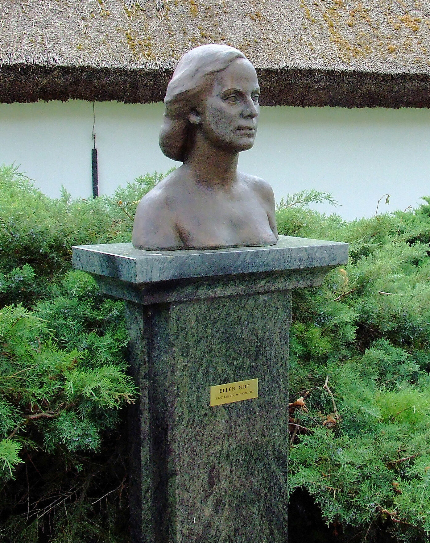 1954 bust of Ellen Niit, sculpted by [[Erna Viitol]]