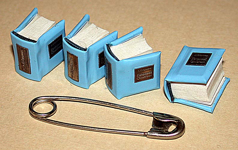 Miniature book - Wikipedia