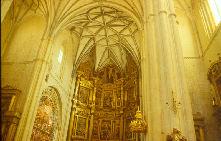 File:Fundación Joaquín Díaz - Iglesia de Santa María de Mediavilla - Medina de Rioseco (Valladolid) (3).jpg