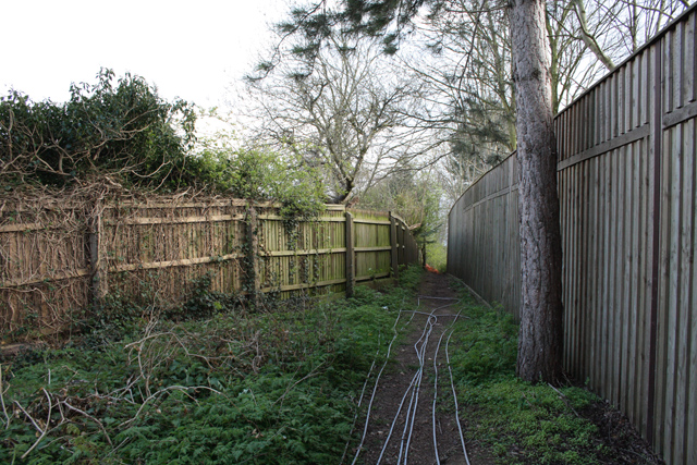 File:Garden and Motorway Fences - geograph.org.uk - 765288.jpg