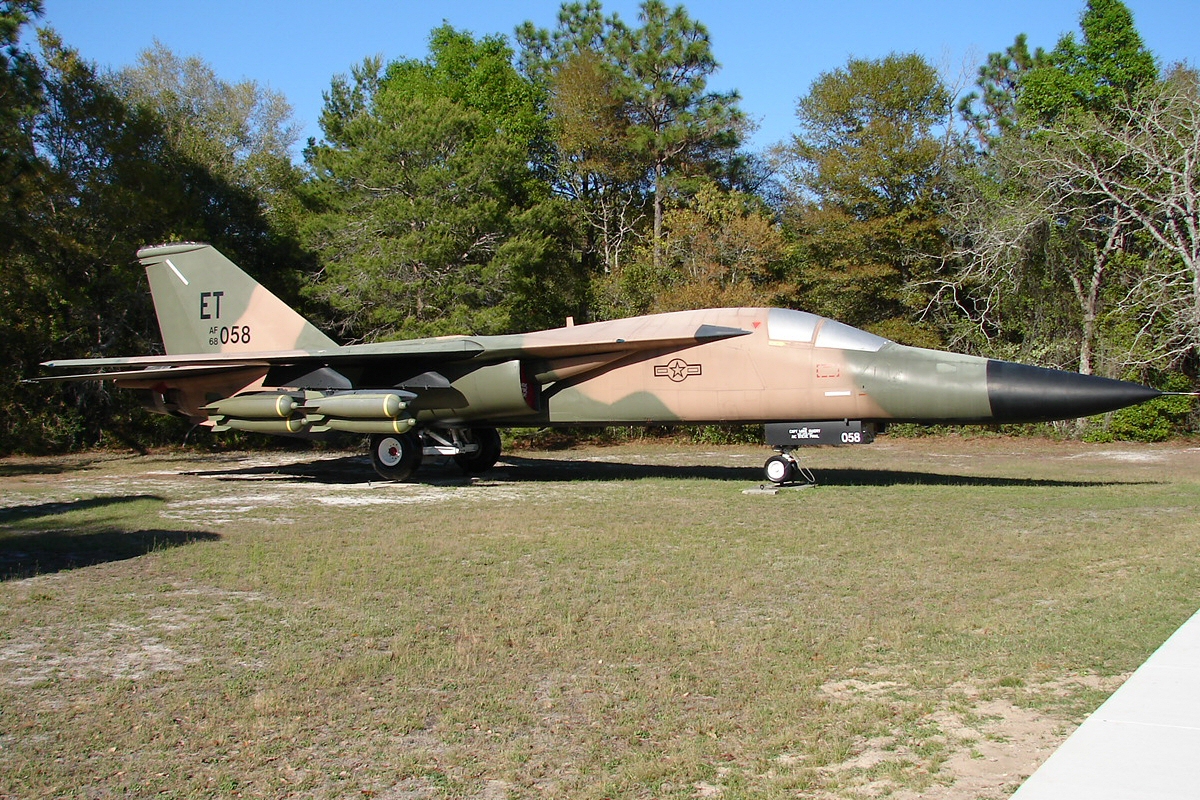 General Dynamics F-111 Ardvark (5650000409).jpg