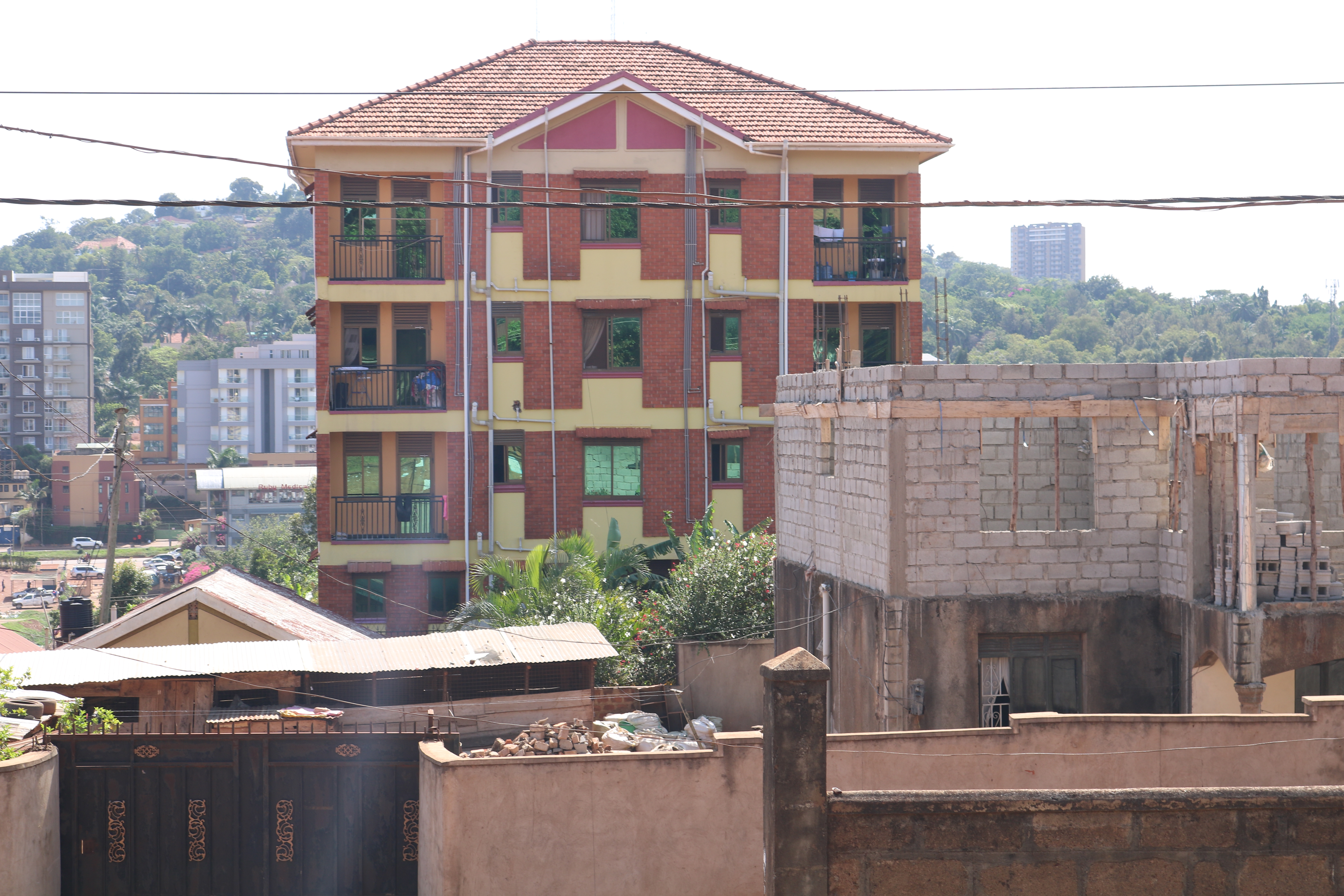 File Homes And Habitats In Naguru Kampala Jpg Wikimedia Commons