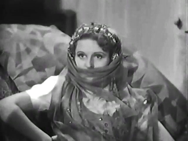 File:Joan Barclay disguised as a mannequin, in Amateur Crook (1937).jpg