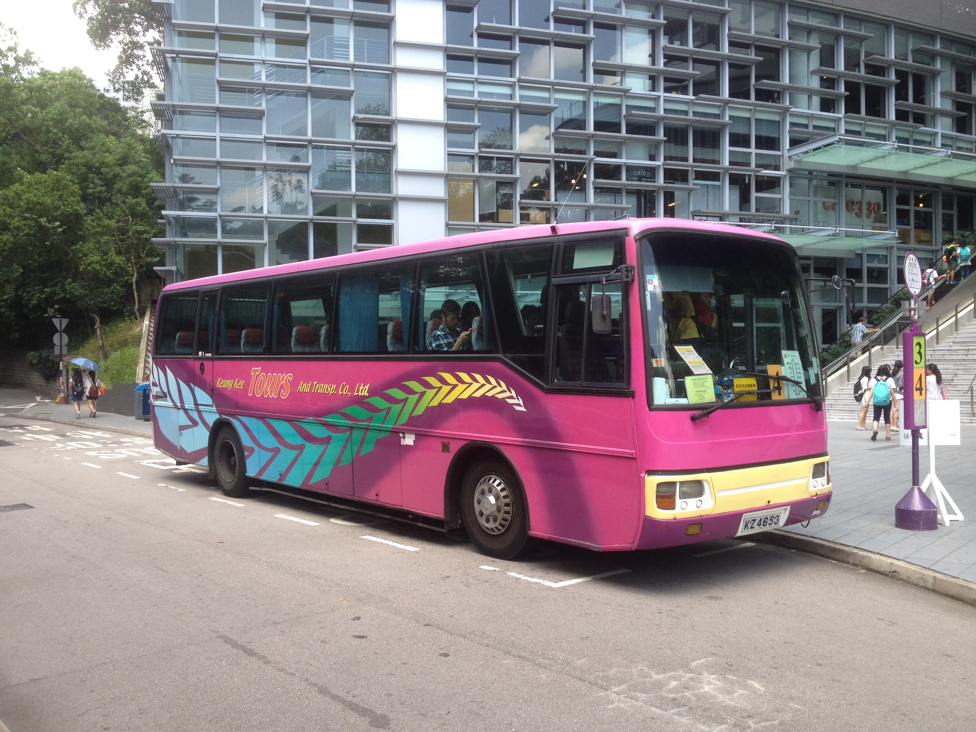 Touring kz. Pink Bus.