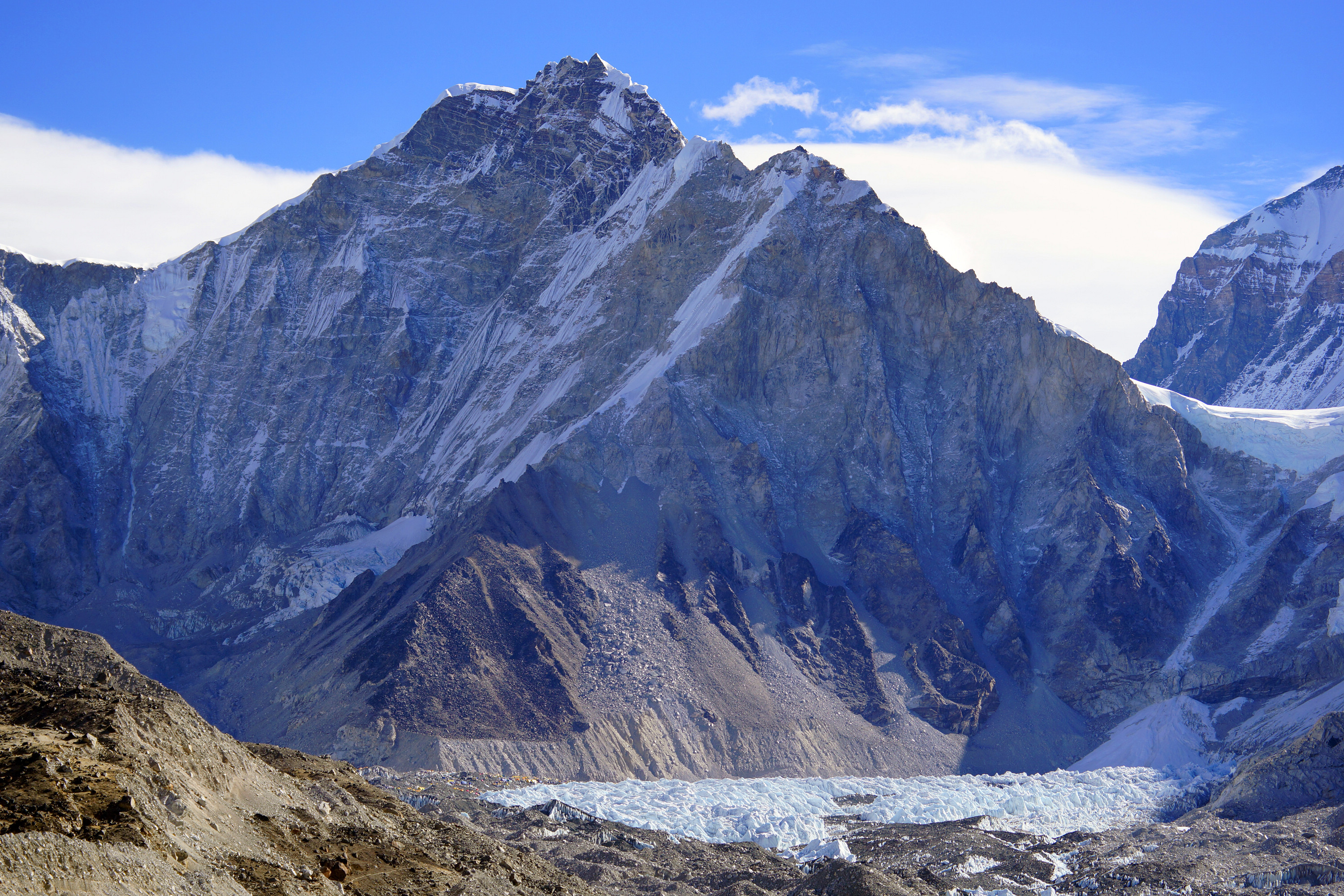 climbing everest mountain