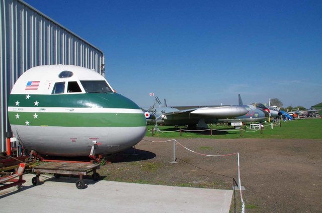 File:Lockheed Electra L188 Nose Section - geograph.org.uk - 5760033.jpg